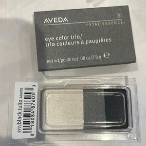 AVEDA
PETAL ESSENCE
eye color trio/ 977 black tulip